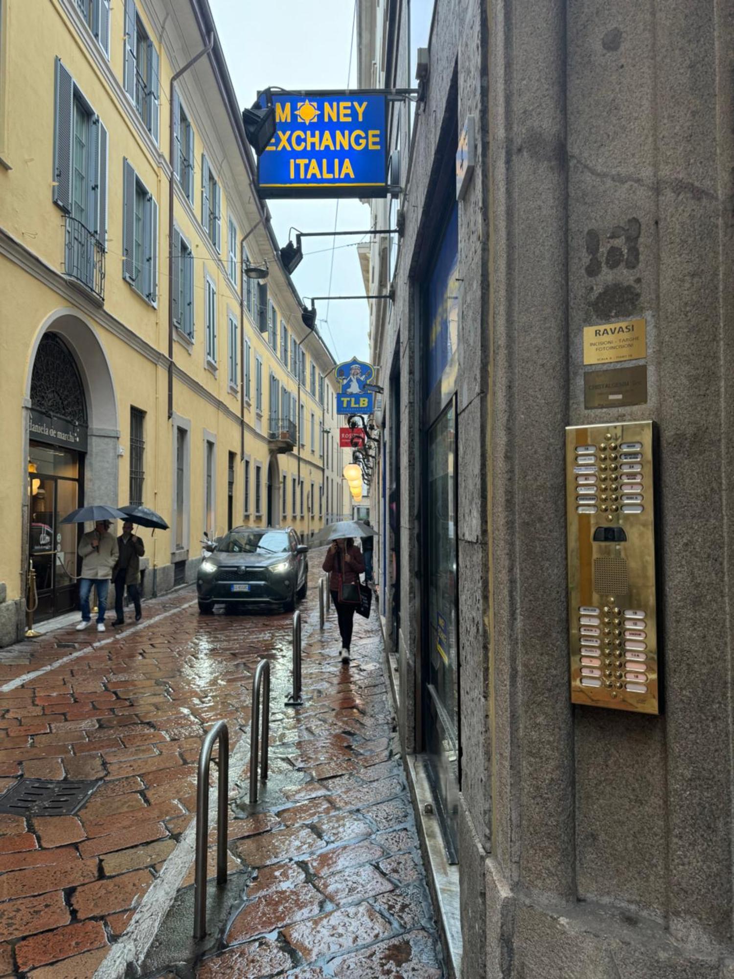 Free 30 Minutes Preemptive Cognitive Disconnect Therapy Price Location Real Duomo Palace Mini Suite Milán Exterior foto